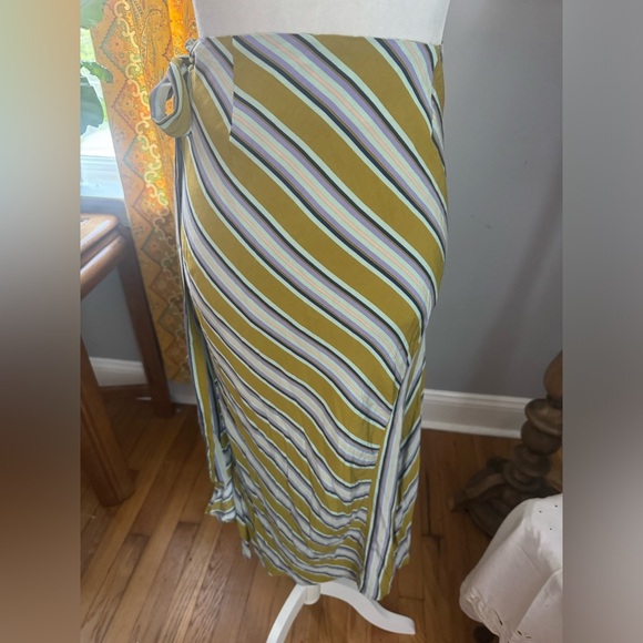 ASTR label size M Striped Midi Wrap Skirt - Picture 6 of 7